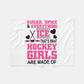 砂糖スパイスと全てのアイスガールホッケー フリースブランケット (正面(横))