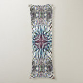 砂色の銀色の華やかな質感万華鏡のように千変万化するパターン ボディピロー (正面縦)