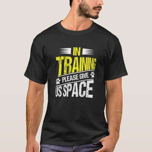 研修中お願い与え宇宙ドッグトレーナー Tシャツ (正面)