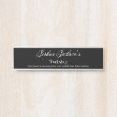 研修会のぶら下がったな名札のネームプレートのドアの印 サインプレート (正面)