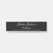 研修会のぶら下がったな名札のネームプレートのドアの印 サインプレート (正面)