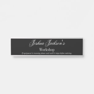 研修会のぶら下がったな名札のネームプレートのドアの印 サインプレート