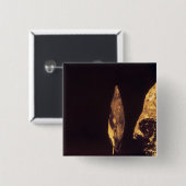 砕かれた斧またはやりの頭部 缶バッジ (正面&裏面)