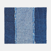 破れたデニムブルーのジーンズ生地フレームをbl上で破壊 フリースブランケット (正面(横))