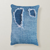 破れたデニム生地のテクスチャ、青い色合い。 アクセントクッション (裏面(縦))