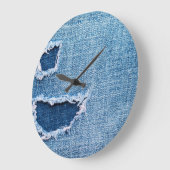 破れたデニム生地のテクスチャ、青い色合い。 ラージ壁時計 (傾斜)