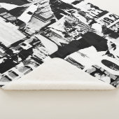 破れた通り広告ポスターが背景をコラージュする シェルパブランケット (3/4)