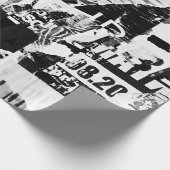 破れた通り広告ポスターが背景をコラージュする ラッピングペーパー (角)