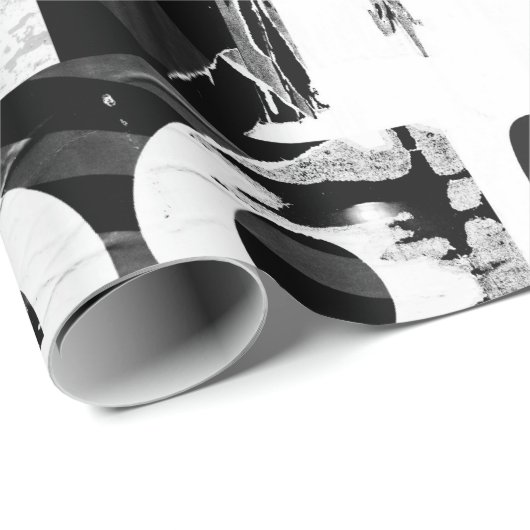 破れた通り広告ポスターが背景をコラージュする ラッピングペーパー (ロールコーナー)