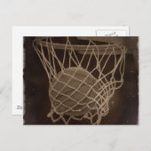 破損したバスケットボールの写真 ポストカード (正面/裏面)