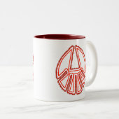 破片の握りこぶし ツートーンマグカップ (正面右)