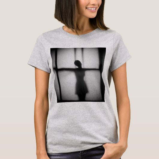 硝子の檻の中で踊る幽霊 Tシャツ (正面)
