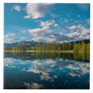 碧玉のBeauvert湖の全景 タイル