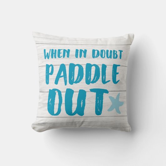 確かでない時はかいはカヤックの一口の波を浜に引き上げます クッション (正面)