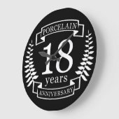 磁器伝統的結婚の創業18年 ラージ壁時計 (傾斜)