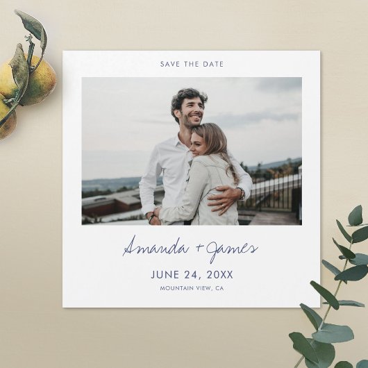 磁気写真の日付を保存する青いタイポグラフィ