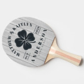 磨き上げられた灰色の木製アイルランドクローバー結婚 crest 卓球ラケット (横)