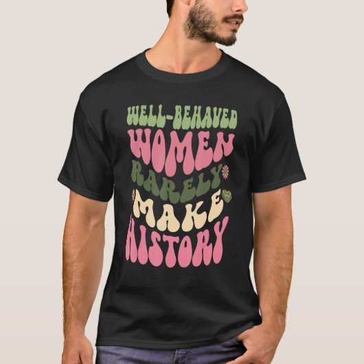 礼儀正しい女性はめったに歴史フェミニストを作らない Tシャツ (正面)