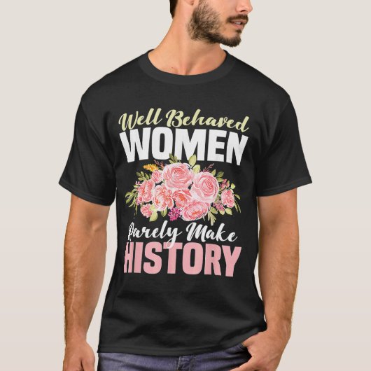 礼儀正しい女性はめったに歴史フェミニストを作らない Tシャツ (正面)