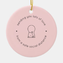 社交界の距離で愛するピンクのかわいい猫