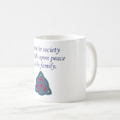 社会の平和が依存 – 家族の引用文 コーヒーマグカップ (正面右)