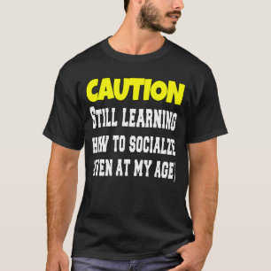 社会化学方法に注意を払うおもしろい Tシャツ