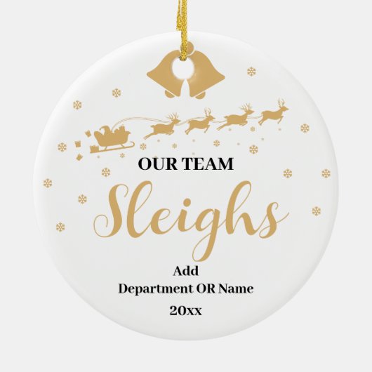 社員へのクリスマスプレゼントをチームで振る セラミックオーナメント (裏面)