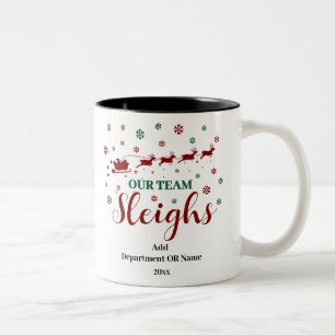 社員へのクリスマスプレゼントをチームで振る ツートーンマグカップ