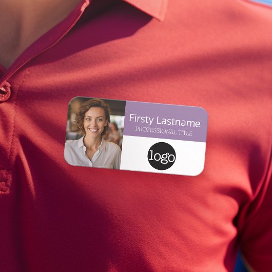 社員カスタムの写真、ロゴ、名前 – 色を編集できる 名札