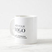 社員パーソナライズされた名および職階会社のロゴ コーヒーマグカップ (正面左)