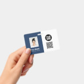 社員写真、ロゴ、職業、QRコード、名前ID バッジ (手持ち)