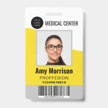 社員向けのラニャード付きIDバッジ