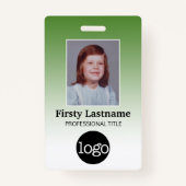 社員 – 写真、バーコード、ロゴ、名前グラデーション バッジ (正面)