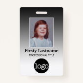 社員 – 写真、バーコード、ロゴ、名前グラデーション バッジ (正面)