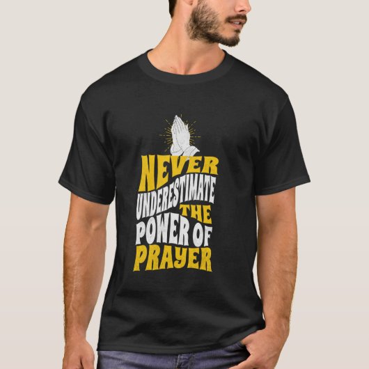 祈りの力を持つ手 カトリック Tシャツ (正面)