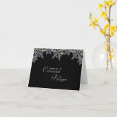 祈りの言葉で覆われた白黒のクリスタルスノーフレーク カード (黄色い花)