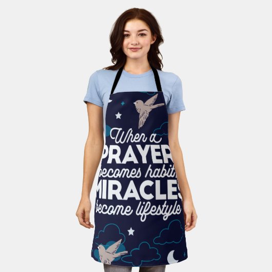 祈りの言葉と奇跡の引用文 エプロン (着用した状態)