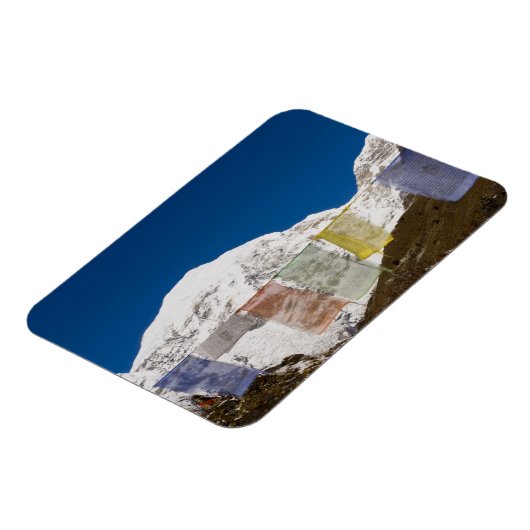 祈りの言葉の旗と山ジョモルハリ,ブータン。 マグネット (左側)