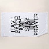 祈りの言葉を信じるはっきりした ビーチタオル (正面)