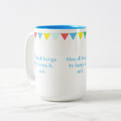 祈りの言葉数々の色の旗と書道 ツートーンマグカップ (正面左)