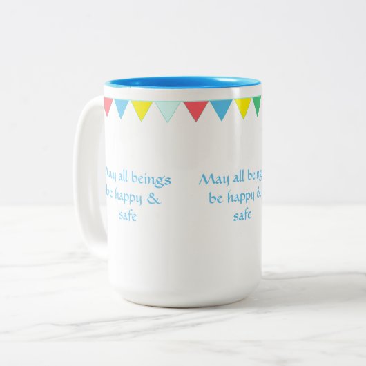 祈りの言葉数々の色の旗と書道 ツートーンマグカップ (正面左)
