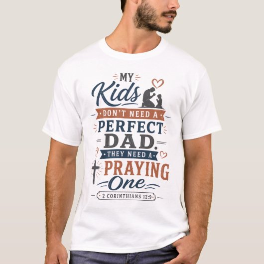 祈るパパが子供には必要 モチベーションテー Tシャツ (正面)