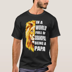 祖母でいっぱいの世界のメンズはパパおじいちゃんになる Tシャツ
