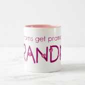 祖母に促進される ツートーンマグカップ (中央)