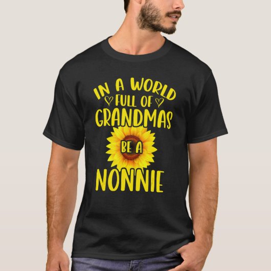祖母に満ちた世界でノンニーのひまわりになる Tシャツ (正面)