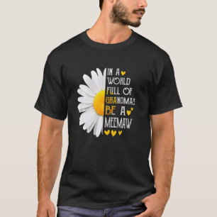 祖母に満ちた世界で穏やかなデイジー蛾 Tシャツ