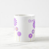 祖母のための紫色の花のマグ コーヒーマグカップ (中央)