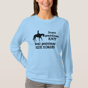 祖母のワイシャツによって乗られる馬 Tシャツ