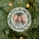 祖母の葉リース写真クリスマスエレガント セラミックオーナメント<br><div class="desc">おばあちゃんモダンの葉リースメリークリスマススクリプトの休日クリスマス写真オーナメント。手のユ絵を描ーカリ、ボタニッミニマルクとラタンのリースと一緒にラタンのレタリング実在は、この休日の豪華なカードを箔します。上品な緑、茶色と灰色。</div>