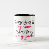 祖母は私に名前のだめになることです私のゲームです ツートーンマグカップ (中央)